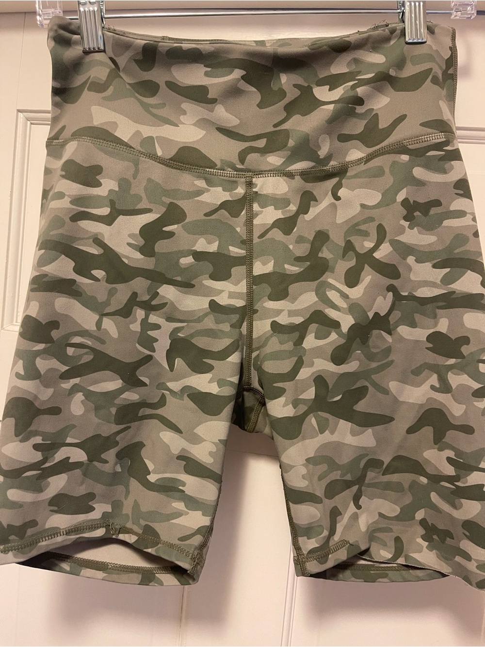 Women’s High-Waist Camo Bike Shorts — Green